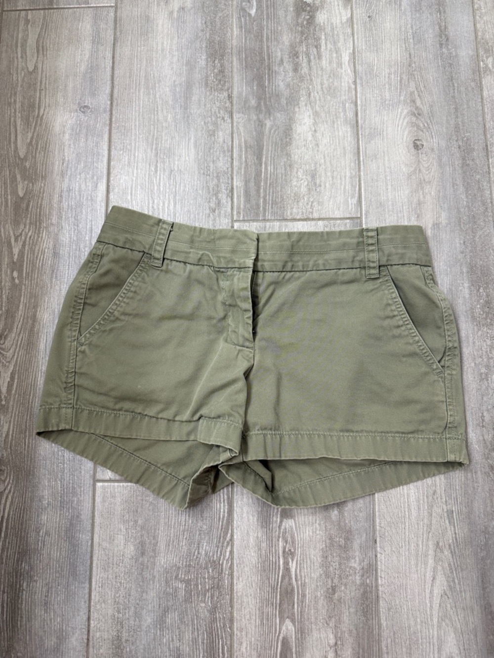J.Crew classic khaki shorts excellent condition